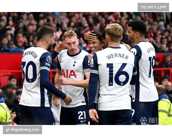 曼联对阵热刺比赛热图分析：双方中场争夺激烈，攻防转换区域集中